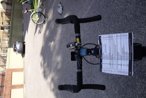 My view for most of the day: cue sheet, bike bag (chalk, plastic bag, stuff), cycle computer, and handlebars. View over the handlebars